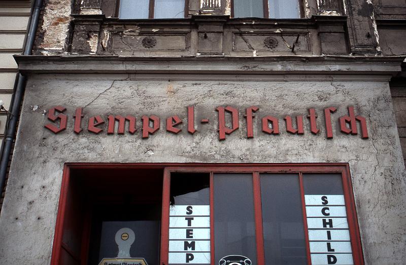 Halle, An der Waisenhausmauer, 28.4.1998.jpg